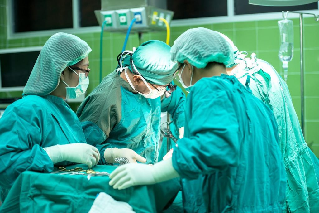 Nietypowe wydarzenia w świecie zabiegów chirurgicznych